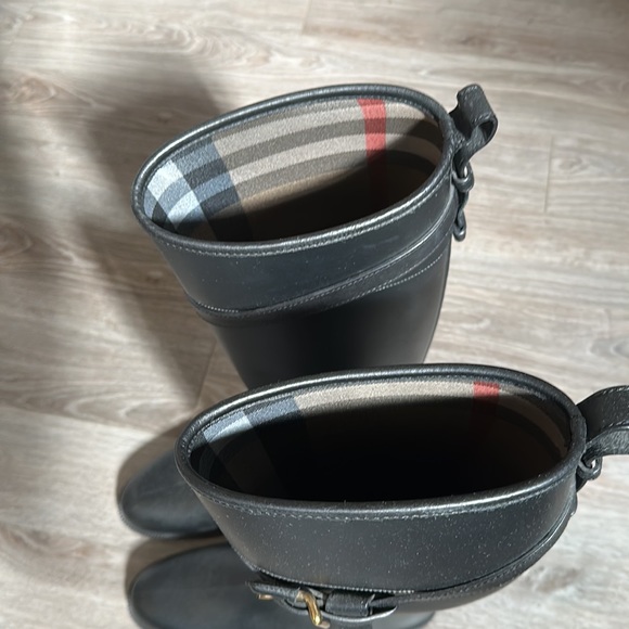 Burberry rain boots size 40 - Picture 2 of 4